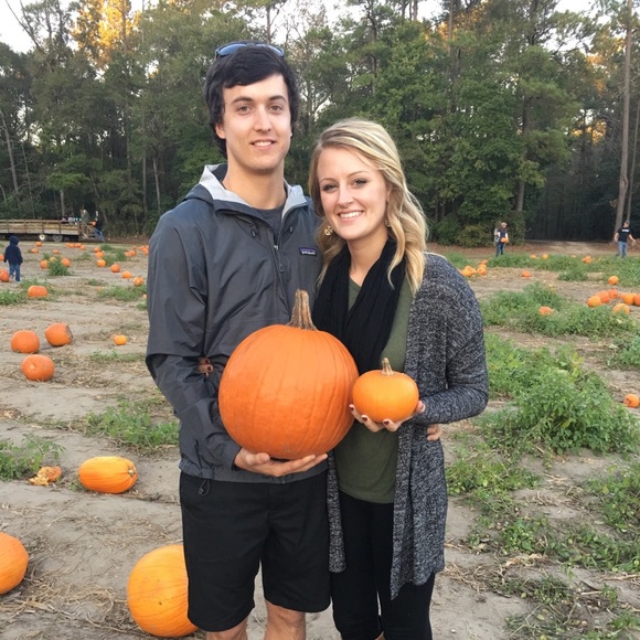 Profile Picture of Rachel Luscher (@rachelluscher) on Poshmark