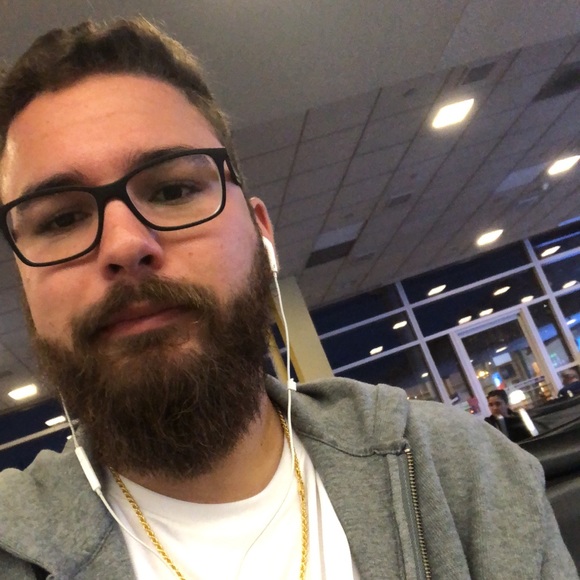 Profile Picture of Daniel Lacy (@dannylacy11) on Poshmark
