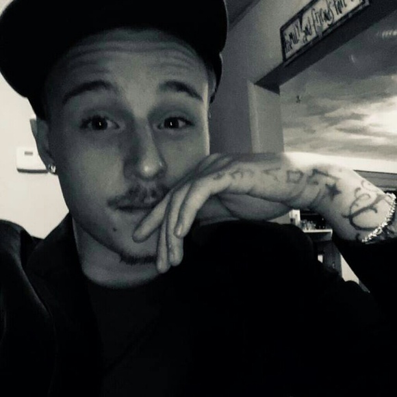 Corey Cave - Poshmark Profile Picture of Corey Cave (@ellacopaxx) on Poshmark