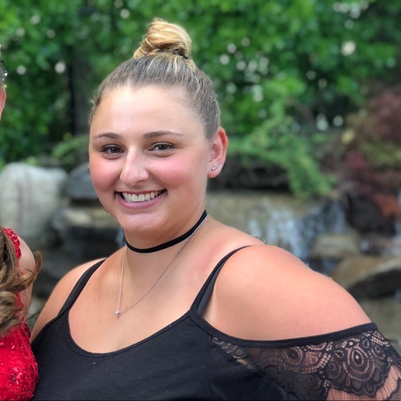 Profile Picture of Taylor Tamburro (@ttamburro93) on Poshmark