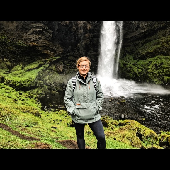 Profile Picture of !...meredith Groves (@mbgroves) on Poshmark
