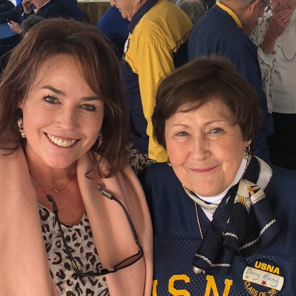 Profile Picture of Suzanne Zecchin (@suzeke138) on Poshmark