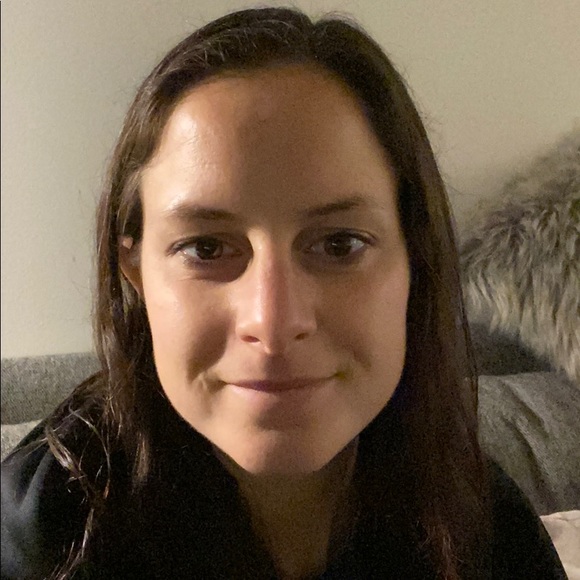 Profile Picture of Alice Grant (@alice_grant) on Poshmark