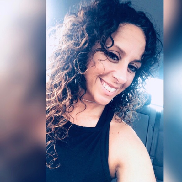 Danielle Fargas - Poshmark Profile Picture of Danielle Fargas (@italiangirl4568) on Poshmark