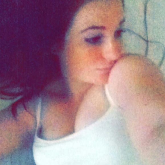 Profile Picture of Jessica Olinger (@its_jess890) on Poshmark