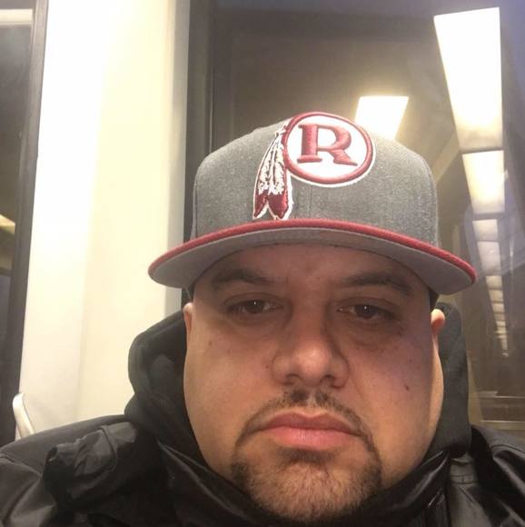 Profile Picture of Moe Ray (@moerp2007) on Poshmark