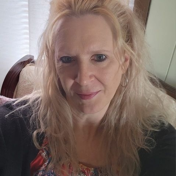 Profile Picture of Jenny Albertson (@jennyalbertson9) on Poshmark