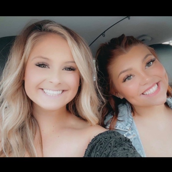 Profile Picture of Leah Long (@leeleejane23) on Poshmark