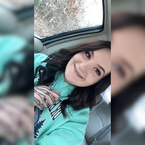 Profile Picture of Haley Reid (@haley1234reid) on Poshmark