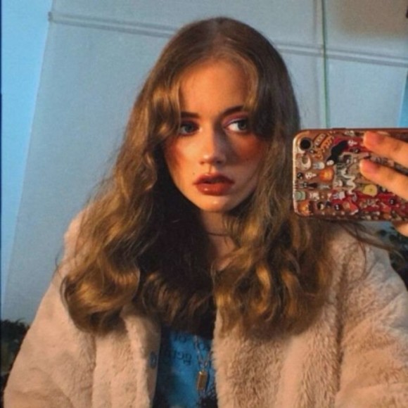 Profile Picture of Vivian Constance (@slethaksuhle) on Poshmark