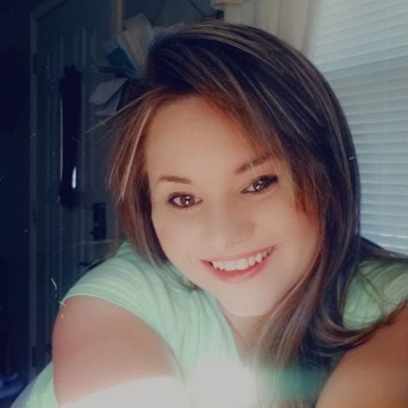 Profile Picture of Lisa Canter (@miss_canter17) on Poshmark