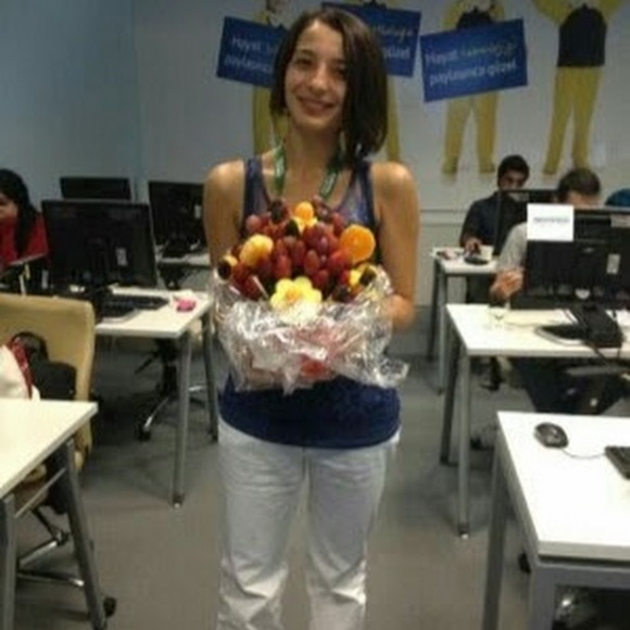 Profile Picture of Burcu ErdoĞan (@burcerdgn) on Poshmark