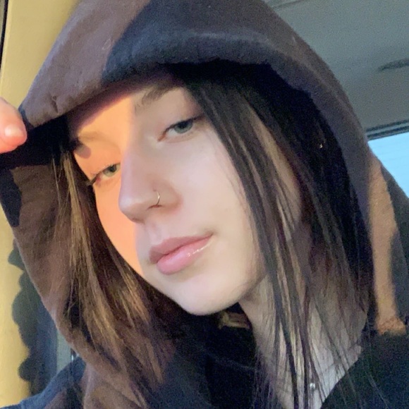 Profile Picture of Leah Tedford (@leah_tedford) on Poshmark