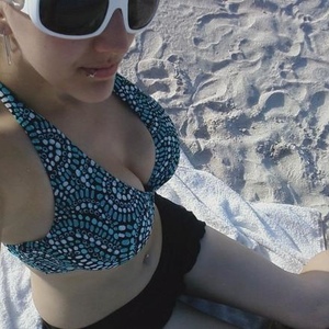 Profile Picture of Paula Bilinski (@littlecuddlebuttonbear) on Myspace