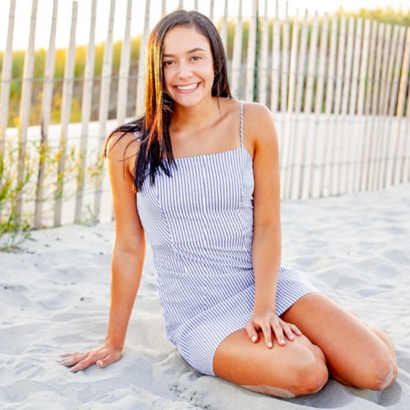 Profile Picture of Geena Diduca (@geenandiduca) on Poshmark