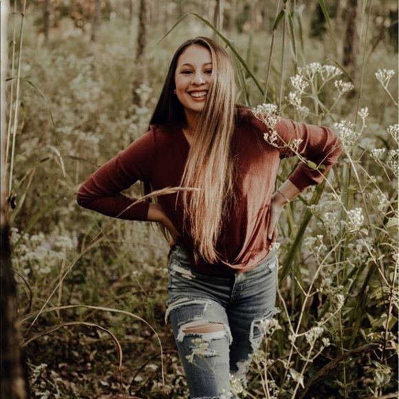 Profile Picture of Sofia Arata (@sofia_arata) on Poshmark