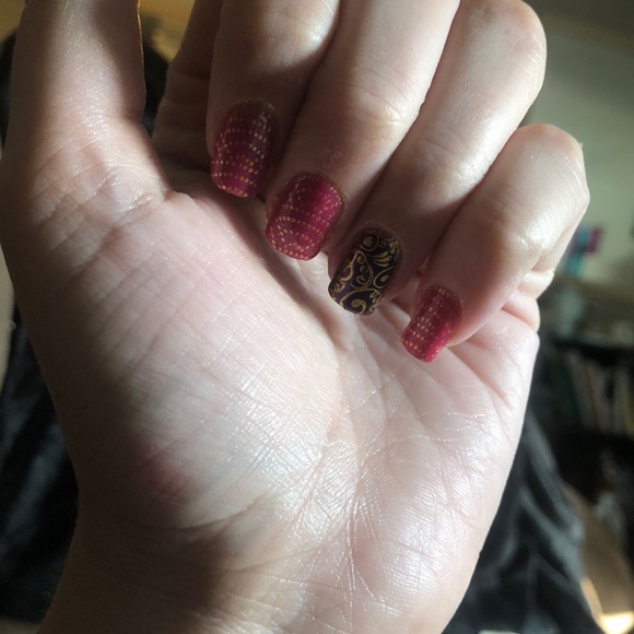 Profile Picture of Tiffany Smitley (@smitl1ta) on Poshmark