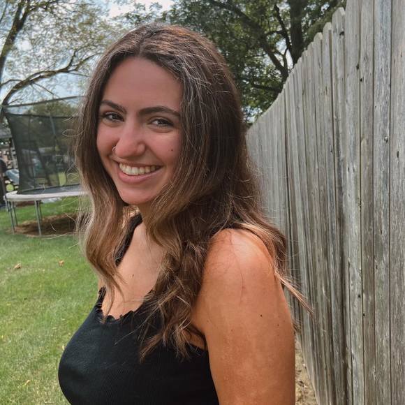 Ashley Simmonds - Poshmark Profile Picture of Ashley Simmonds (@ashleysimmonds) on Poshmark