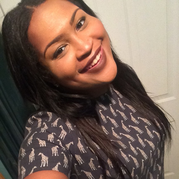Profile Picture of Randi Onley (@randi_akia) on Poshmark