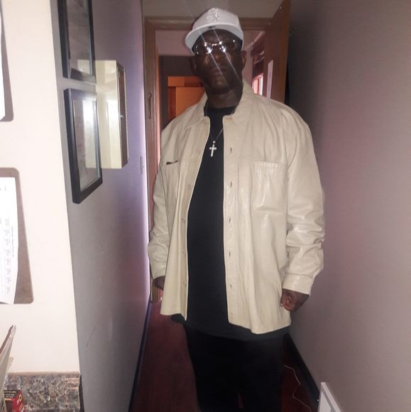 Nathan Pitt - Poshmark Profile Picture of Nathan Pitt (@jakeyajane) on Poshmark