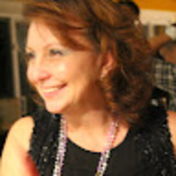 Profile Picture of Yveta Tesar (@tesary1) on Poshmark