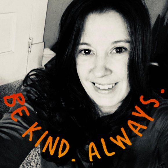 Profile Picture of April Hardway (@ahardway) on Poshmark