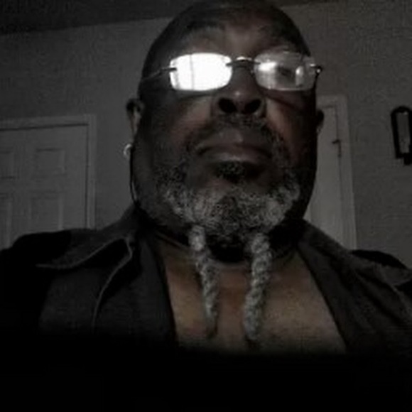 Profile Picture of Larry Fields (@larryfields) on Poshmark