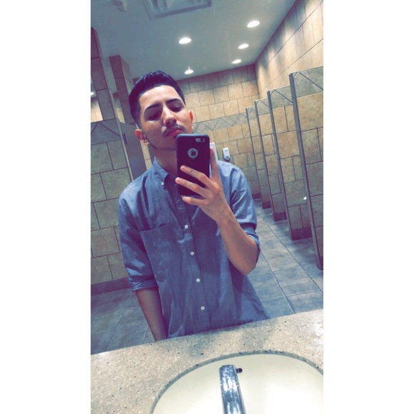 Profile Picture of Andrew Castellon (@andrewcast94) on Poshmark