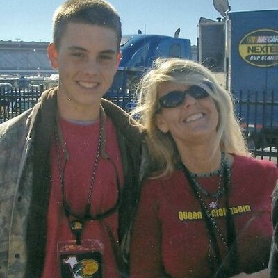 Profile Picture of Barbara Stack (@Zunipueblo) on Twitter