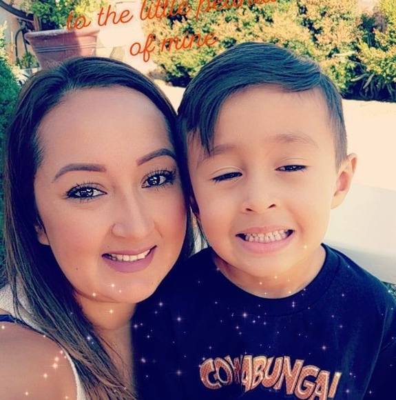 Profile Picture of Juliana Olivas (@julianaolivas) on Poshmark