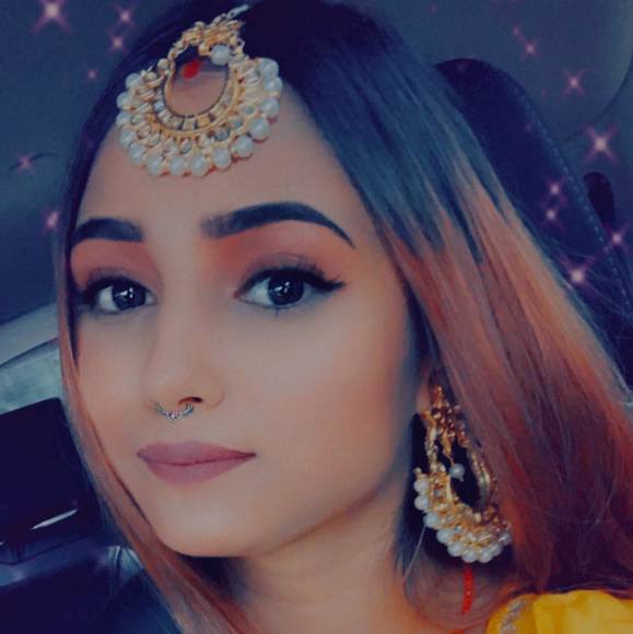Profile Picture of Rhêã Sharma (@kumarniru) on Poshmark