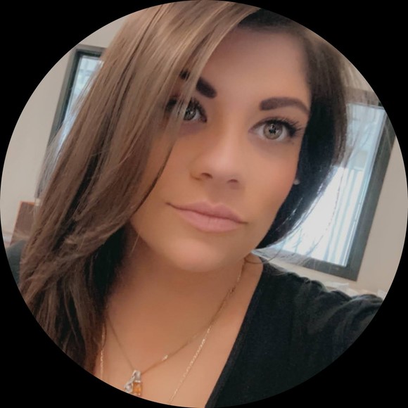 Profile Picture of Gillian Lanni (@gillianjema324) on Poshmark