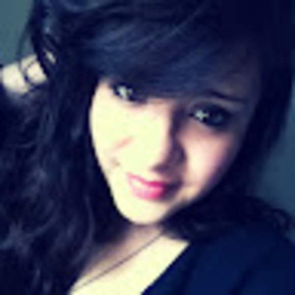 Profile Picture of Sabrina Oliveras (@bbabysmo1993) on Poshmark