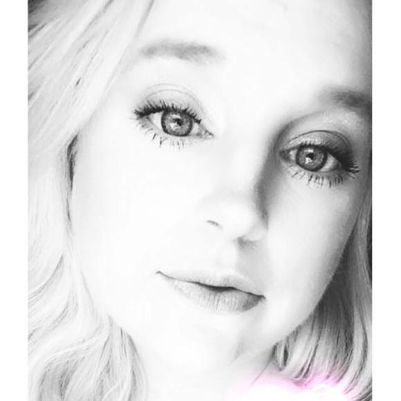 Profile Picture of Christine Cosklo (@gumbi22000) on Poshmark