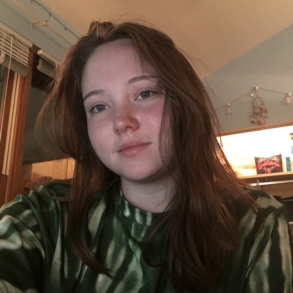 Profile Picture of Rylie Keenoy (@rylien) on Poshmark