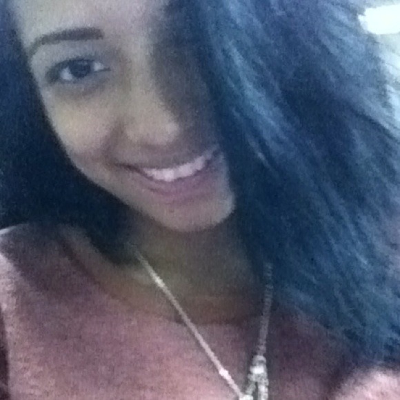 Profile Picture of Bianca Palacios (@bpalaciosx3) on Poshmark