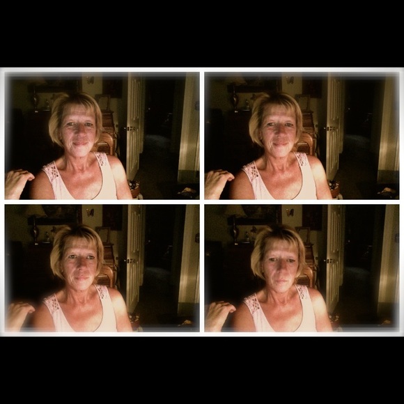 Profile Picture of Sandra Howes (@sandrahowes) on Poshmark