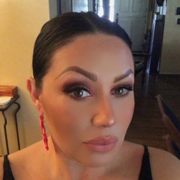 Profile Picture of Angie Gracey (@angelina2869) on Poshmark