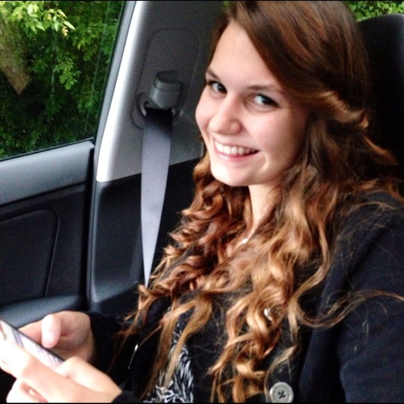 Profile Picture of Katie Mulberry (@ktmulbs) on Poshmark