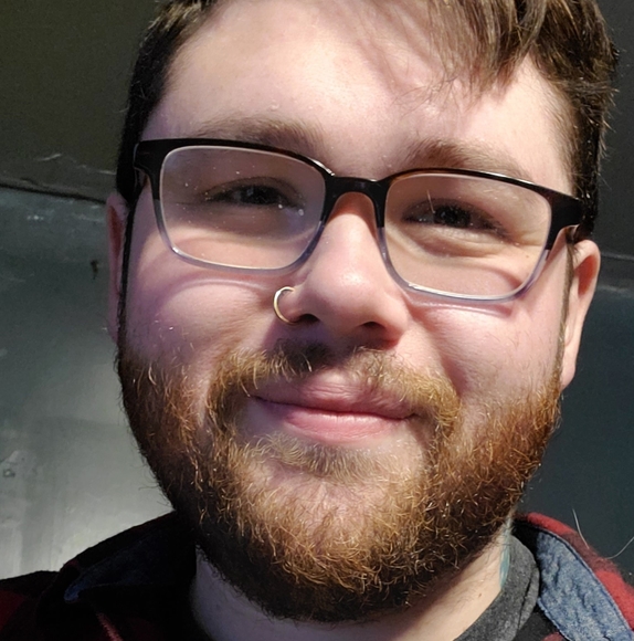 Profile Picture of Zachary Neff (@cropire) on Poshmark