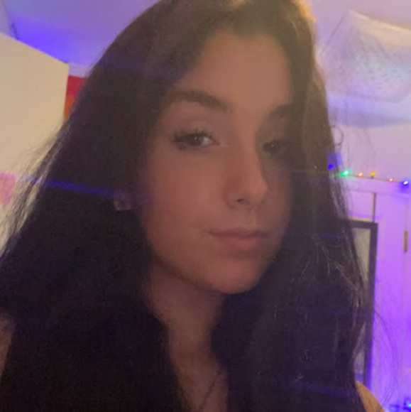 Ava Austin - Poshmark Profile Picture of Ava Austin (@avaaustin0421) on Poshmark