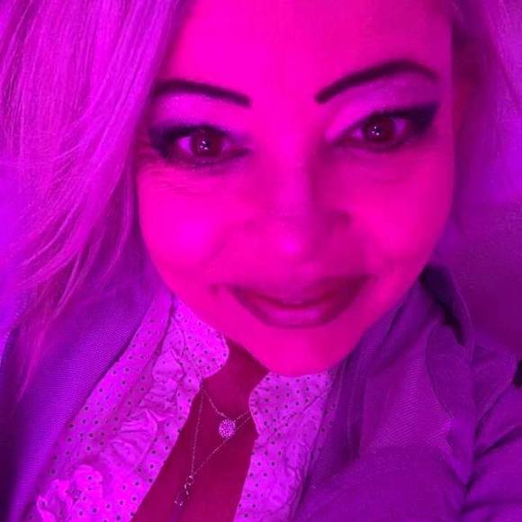 Profile Picture of Laura Multerer (@artemis1) on Poshmark
