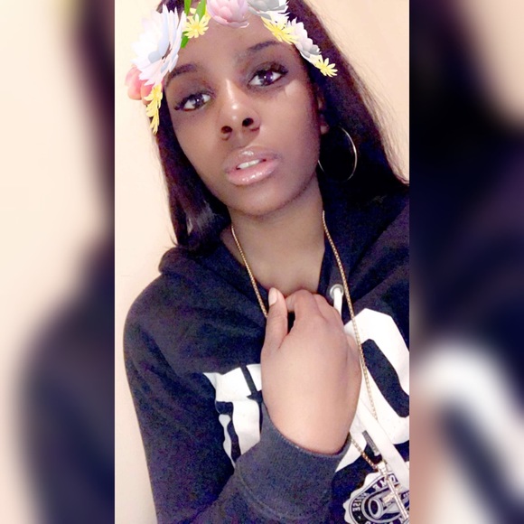 Profile Picture of Fendi Fendi (@henny_20) on Poshmark