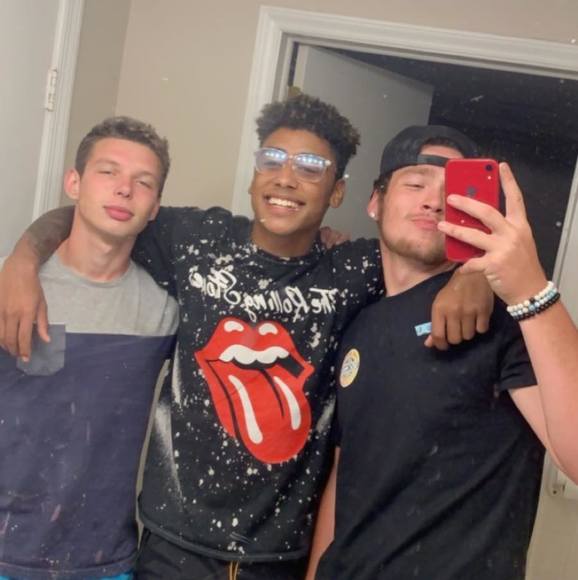 Sean Rowland - Poshmark Profile Picture of Sean Rowland (@seanh1198) on Poshmark