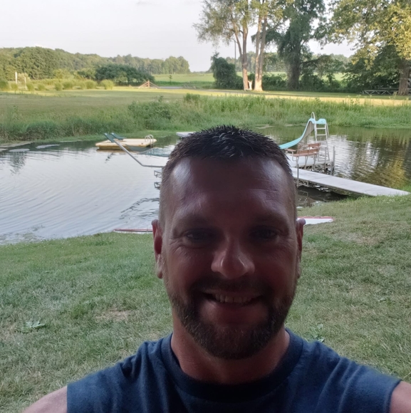Profile Picture of Alec Hall (@alechall789) on Poshmark