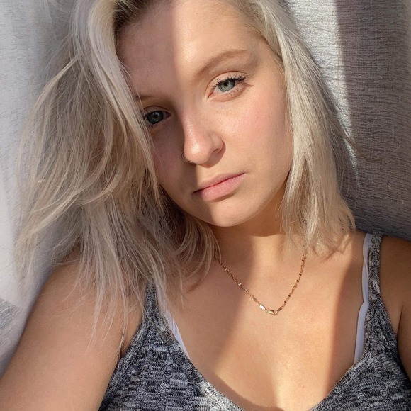 Profile Picture of Anne Falardeau (@annefalardeau) on Poshmark