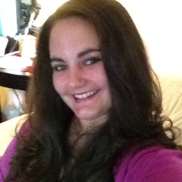 Profile Picture of Danielle Engstrom (@danielaine3) on Poshmark