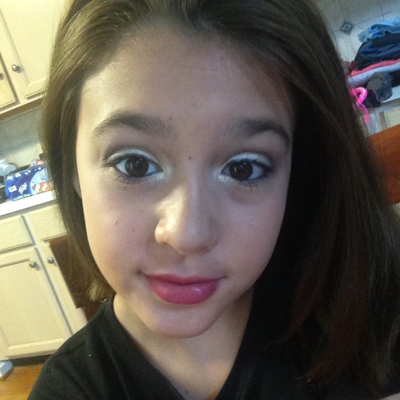 Profile Picture of Isabella Vanfleet (@isabellavf) on Poshmark
