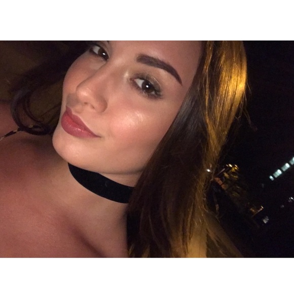Profile Picture of Julia Ferrise (@jewlbaby) on Poshmark