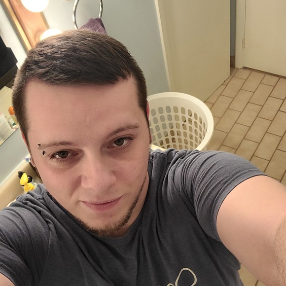 Profile Picture of Kevin Savard (@kevinsavard) on Poshmark